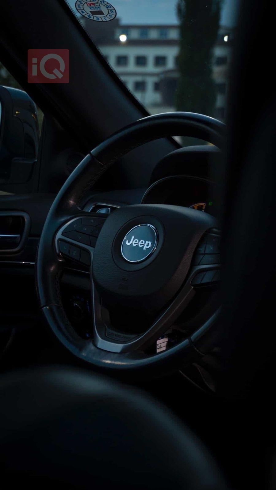 جیپ گراند شیرۆکی